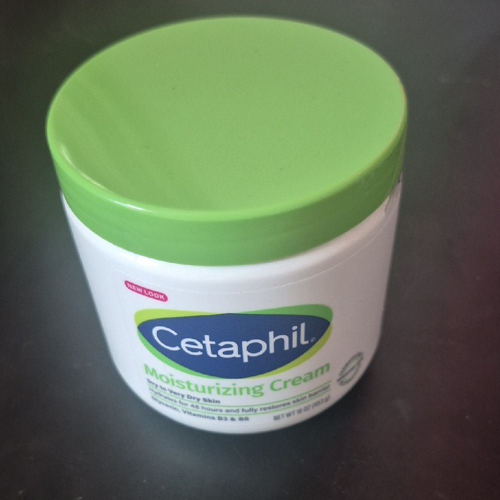 Cetaphil Moisturizing cream. NEW.